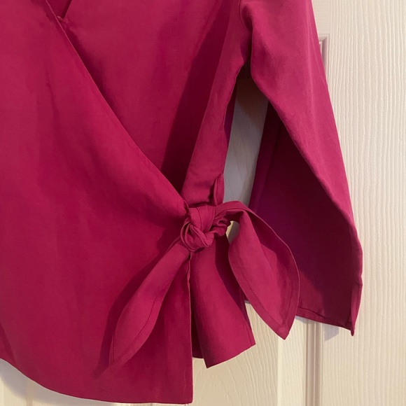 Anne Carson fuchsia silk & linen wrap top! Very sophisticated and soft. Size M. - Picture 2 of 8